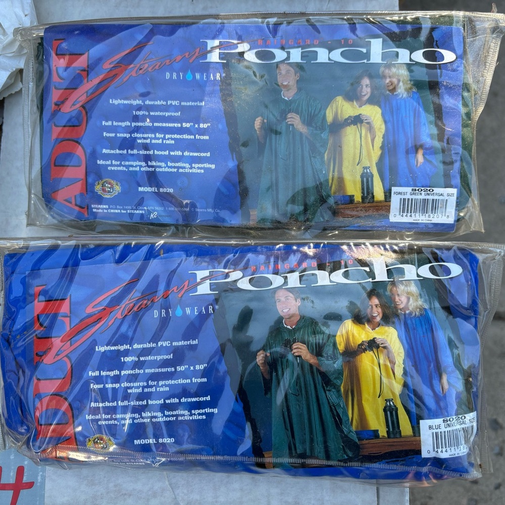 Stearns NWT Adult Raingard 100%watetproof poncho with hood and draw cord
